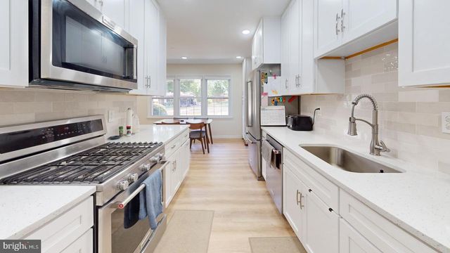 5810 HELMSDALE LN, Alexandria, VA 22315