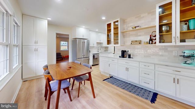 5810 HELMSDALE LN, Alexandria, VA 22315