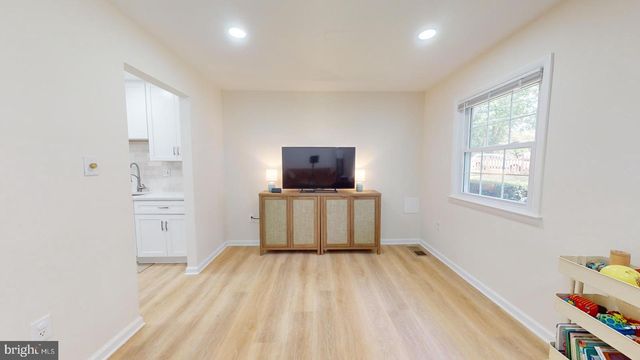 5810 HELMSDALE LN, Alexandria, VA 22315