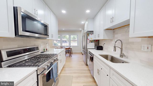 5810 HELMSDALE LN, Alexandria, VA 22315