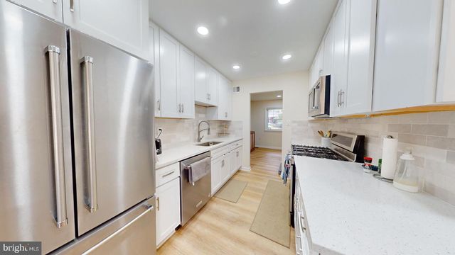 5810 HELMSDALE LN, Alexandria, VA 22315