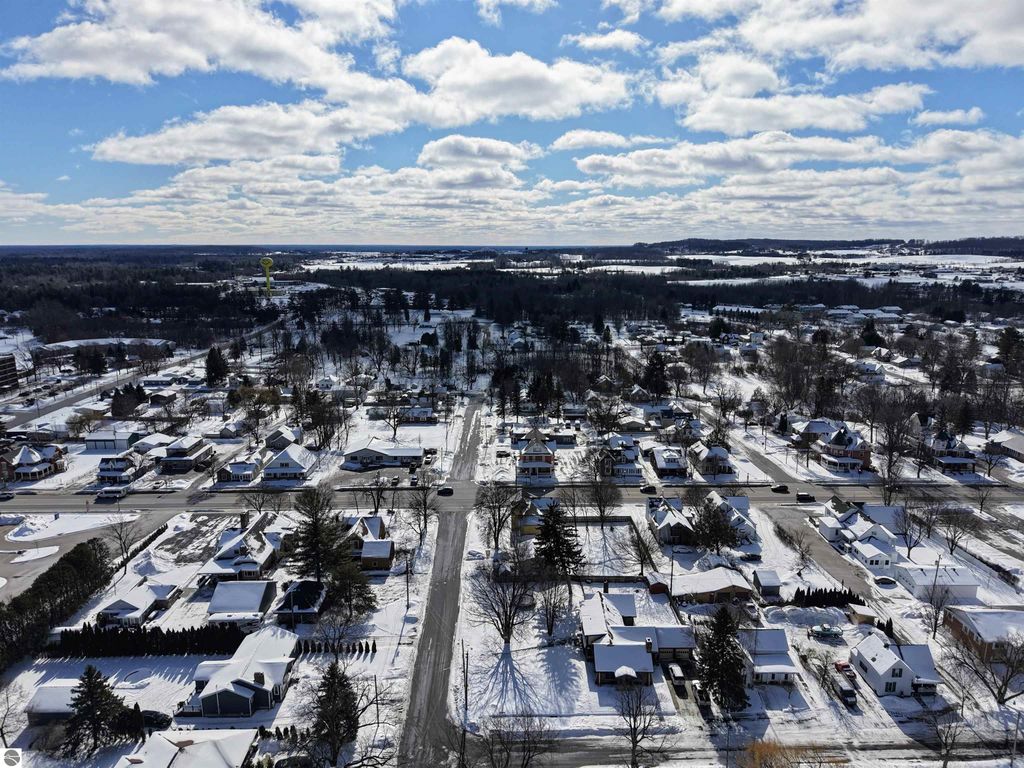 Image 4 of property listing at 105 N Burgess Street, West Branch, MI 48661