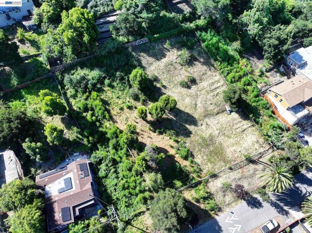 3150 Courtland, Oakland, CA 94619