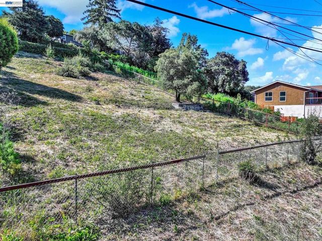 3150 Courtland, Oakland, CA 94619