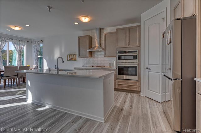 2326 Pondview Lane, Troy, MI 48085