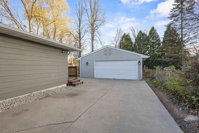 1437 E GLENDALE AVENUE, Appleton, WI 54911