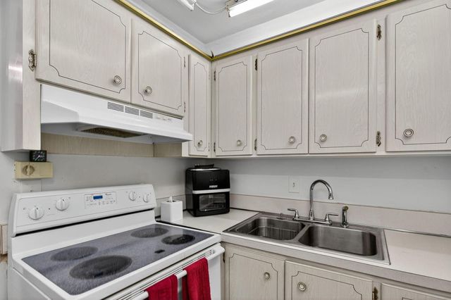 418 S Cypress Road 110, Pompano Beach, FL 33060