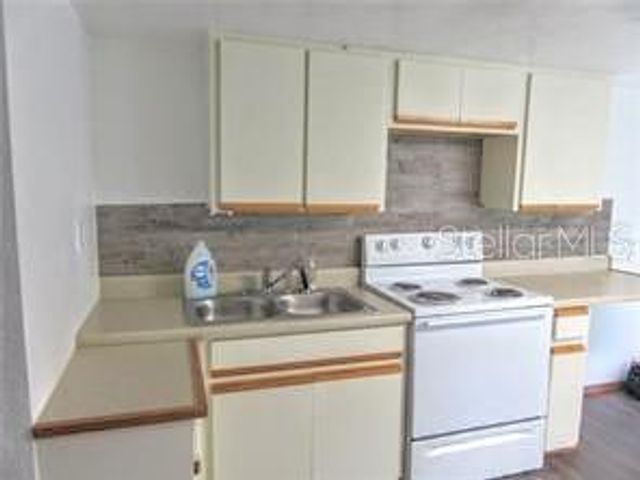 1385 SE 160TH TERRACE, Ocklawaha, FL 32179