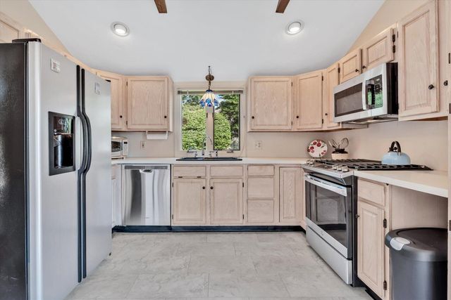 11 Canary Lane, West Yarmouth, MA 02673