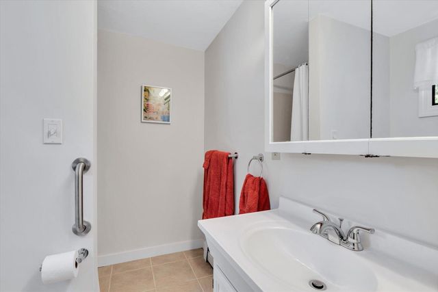 11 Canary Lane, West Yarmouth, MA 02673