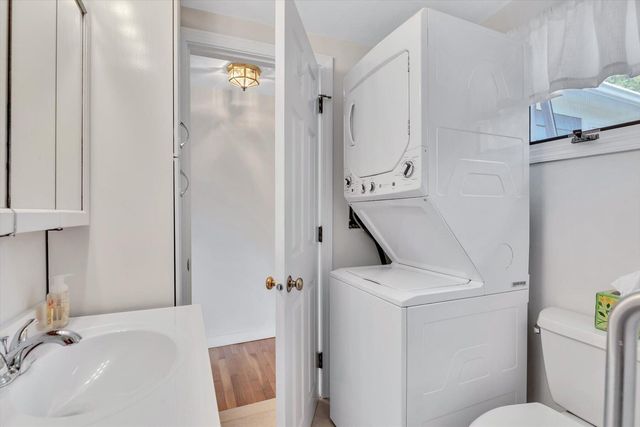 11 Canary Lane, West Yarmouth, MA 02673