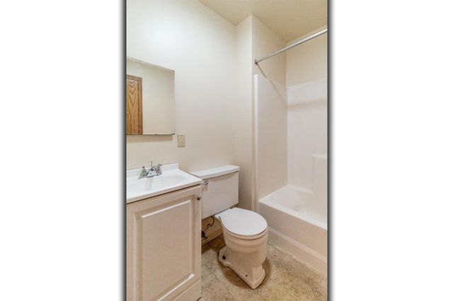 424 NICOLET BOULEVARD, Menasha, WI 54952