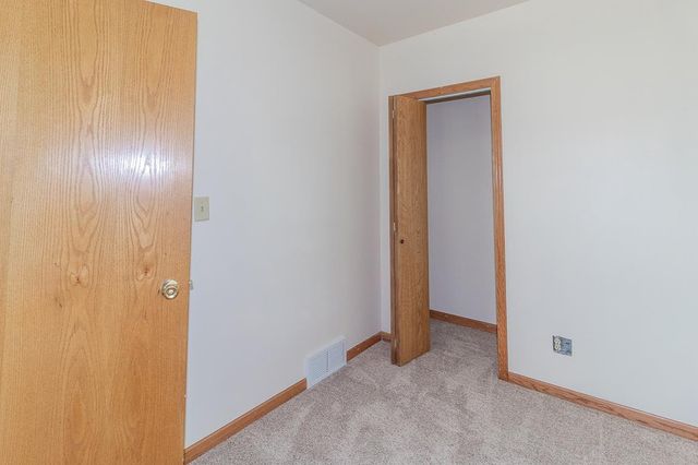 424 NICOLET BOULEVARD, Menasha, WI 54952