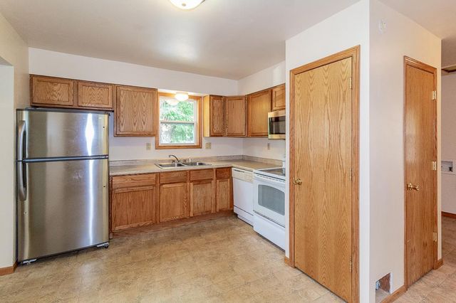 424 NICOLET BOULEVARD, Menasha, WI 54952