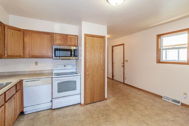 424 NICOLET BOULEVARD, Menasha, WI 54952