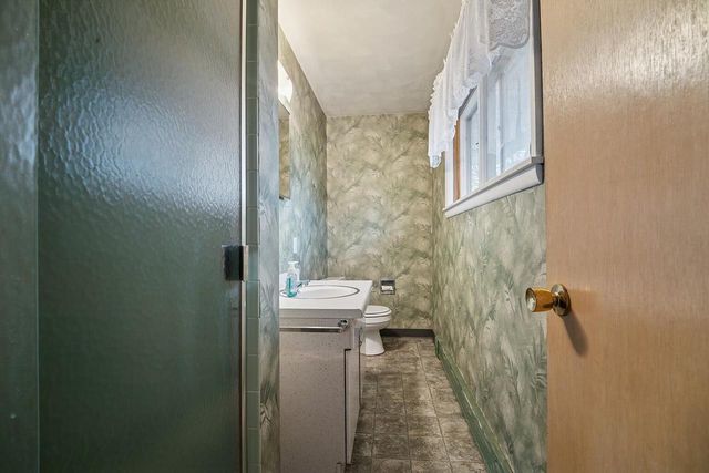 1211 W KIMBERLY AVENUE, Kimberly, WI 54136