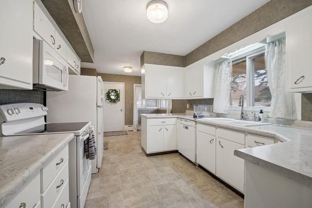 1211 W KIMBERLY AVENUE, Kimberly, WI 54136