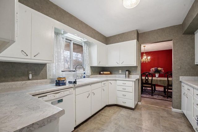 1211 W KIMBERLY AVENUE, Kimberly, WI 54136