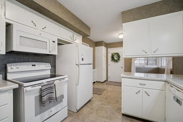 1211 W KIMBERLY AVENUE, Kimberly, WI 54136