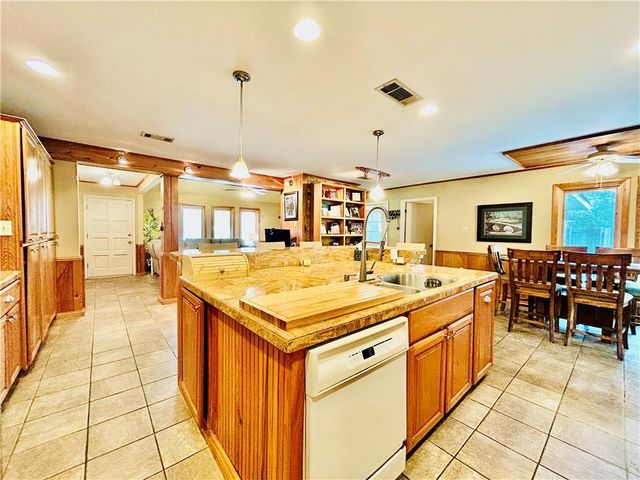 304 RIDGE Row, Pineville, LA 71360