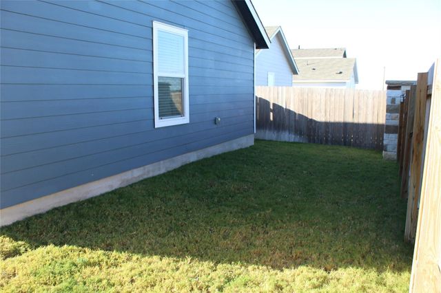 205 Marty Allen LOOP, Jarrell, TX 76537