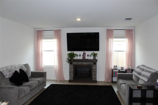 205 Marty Allen LOOP, Jarrell, TX 76537