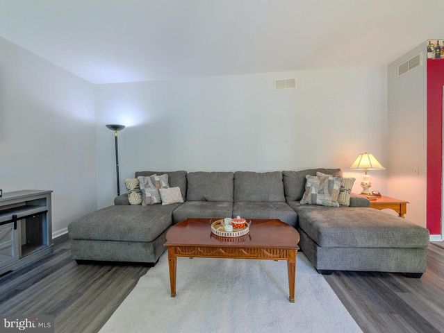 50 PHOEBE FARMS LN, New Castle, DE 19720