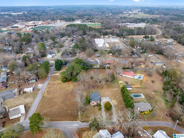 611 NE CLARK STREET, Cullman, AL 35055