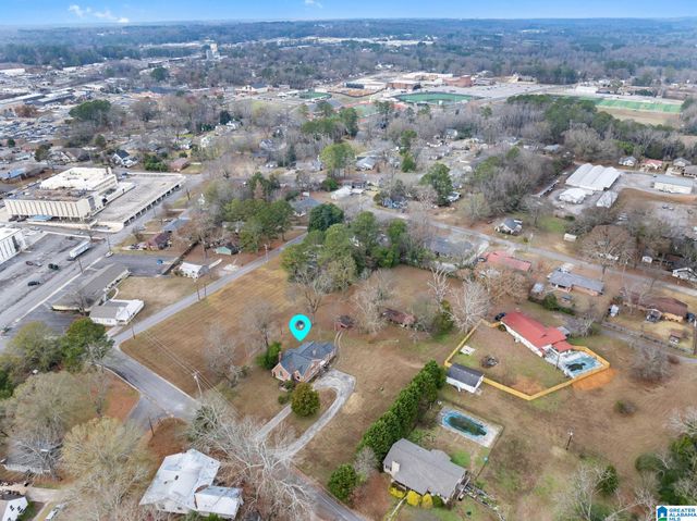 611 NE CLARK STREET, Cullman, AL 35055