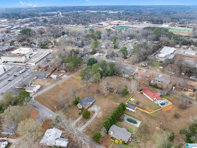 611 NE CLARK STREET, Cullman, AL 35055