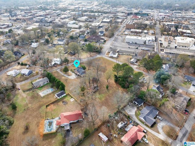 611 NE CLARK STREET, Cullman, AL 35055