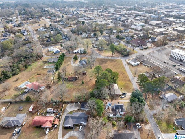 611 NE CLARK STREET, Cullman, AL 35055