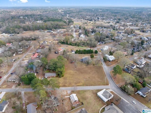 611 NE CLARK STREET, Cullman, AL 35055