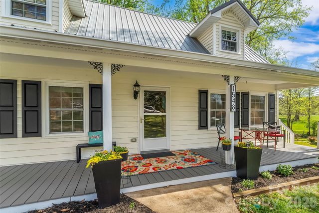 1548 Castell Lane, Hickory, NC 28601