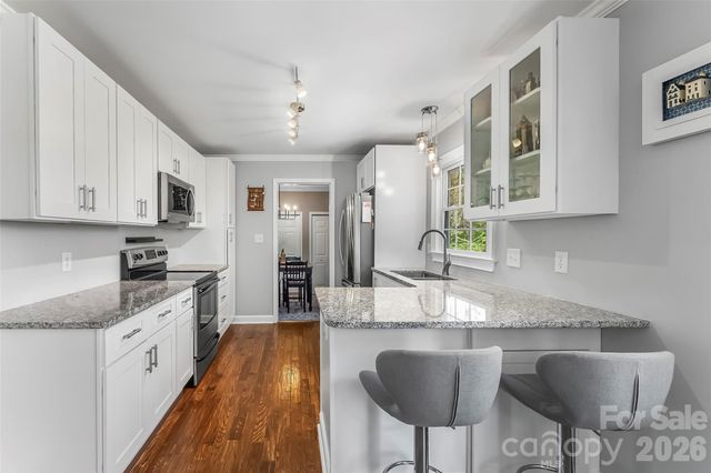 1548 Castell Lane, Hickory, NC 28601