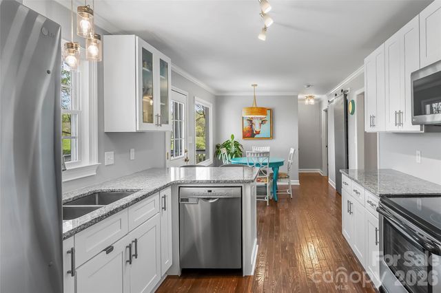 1548 Castell Lane, Hickory, NC 28601