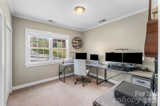 1548 Castell Lane, Hickory, NC 28601