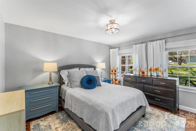 1548 Castell Lane, Hickory, NC 28601