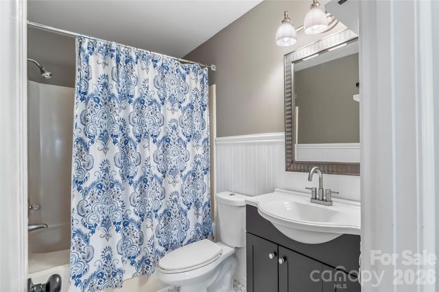 1548 Castell Lane, Hickory, NC 28601