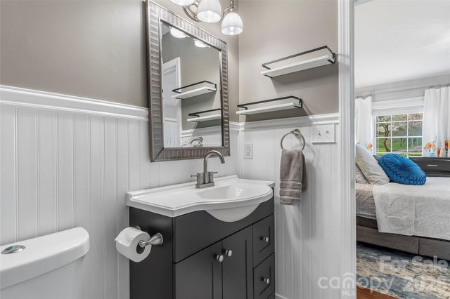 1548 Castell Lane, Hickory, NC 28601