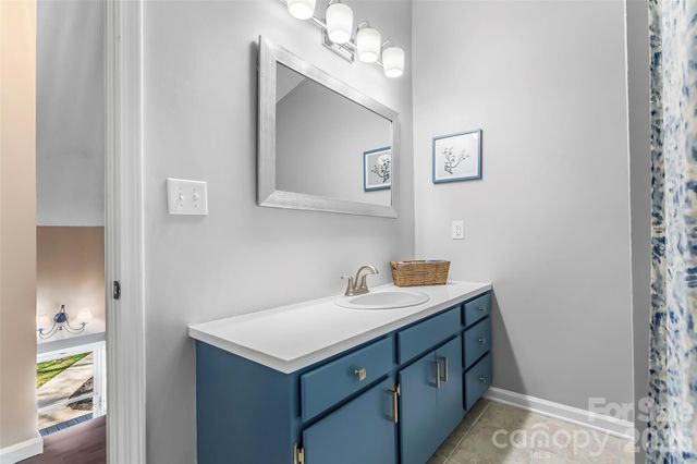 1548 Castell Lane, Hickory, NC 28601