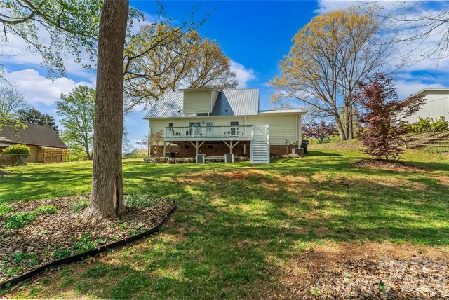 1548 Castell Lane, Hickory, NC 28601