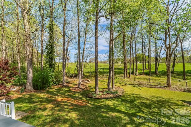 1548 Castell Lane, Hickory, NC 28601