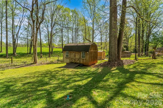 1548 Castell Lane, Hickory, NC 28601