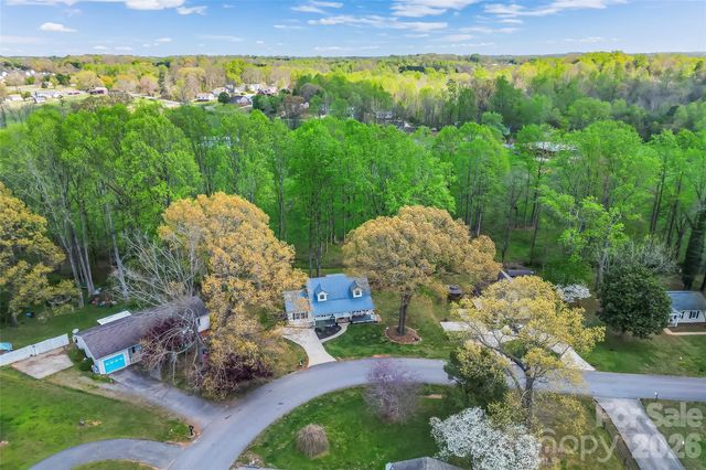 1548 Castell Lane, Hickory, NC 28601