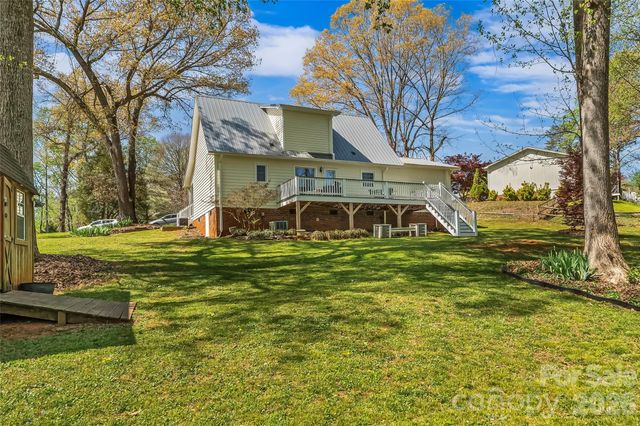 1548 Castell Lane, Hickory, NC 28601