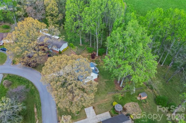 1548 Castell Lane, Hickory, NC 28601