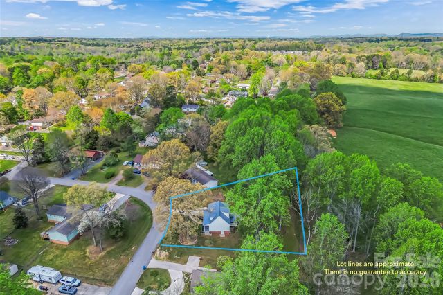 1548 Castell Lane, Hickory, NC 28601