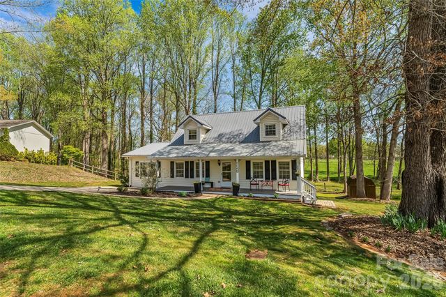 1548 Castell Lane, Hickory, NC 28601