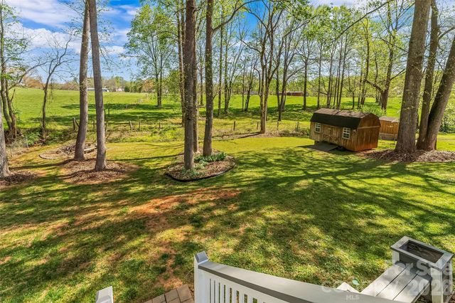 1548 Castell Lane, Hickory, NC 28601